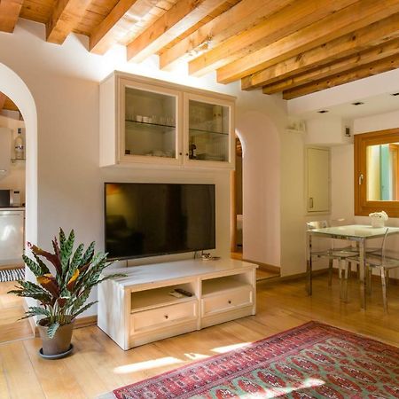 Downtown Apartment Verona Bagian luar foto
