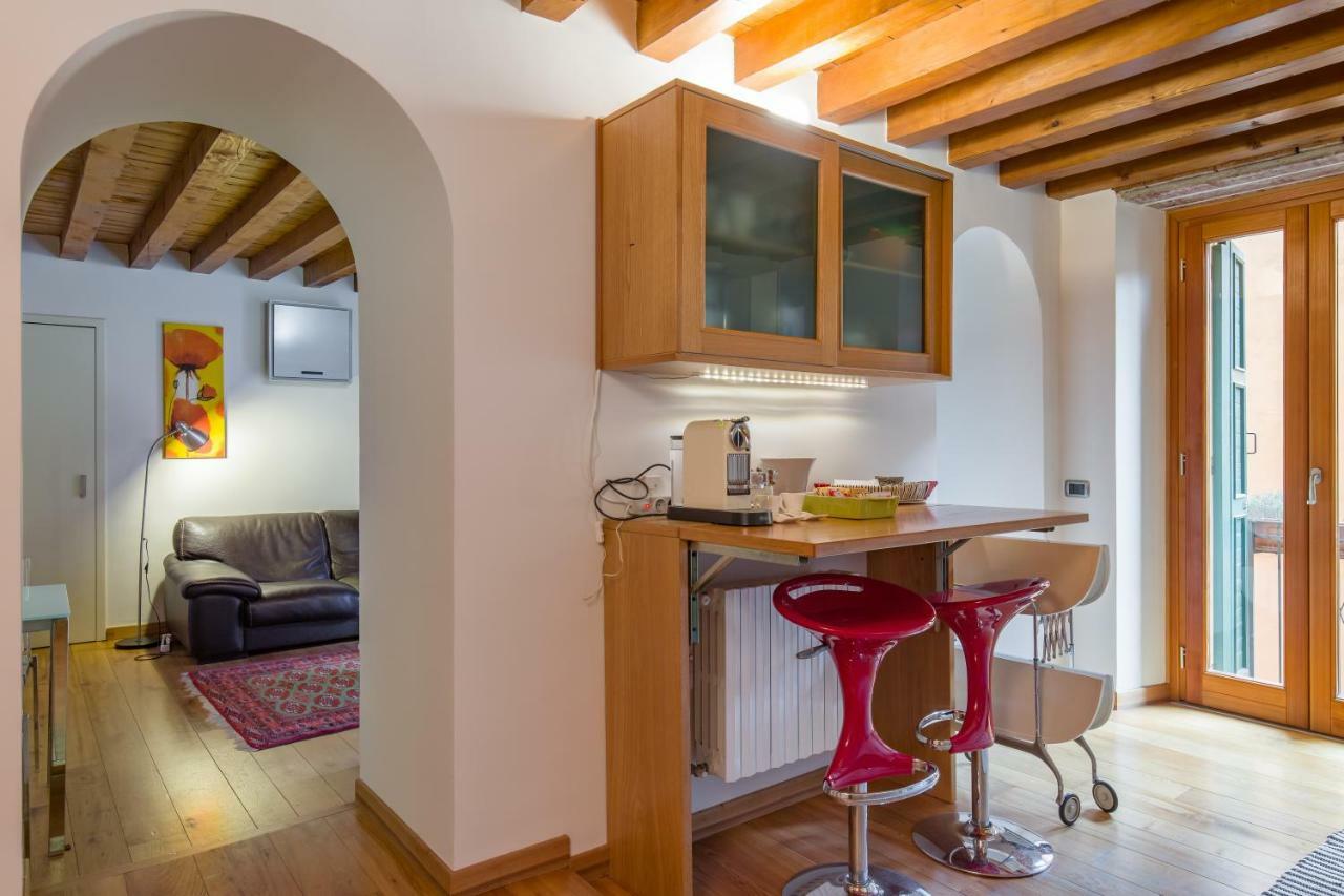Downtown Apartment Verona Bagian luar foto