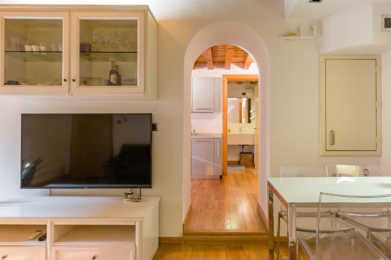 Downtown Apartment Verona Bagian luar foto
