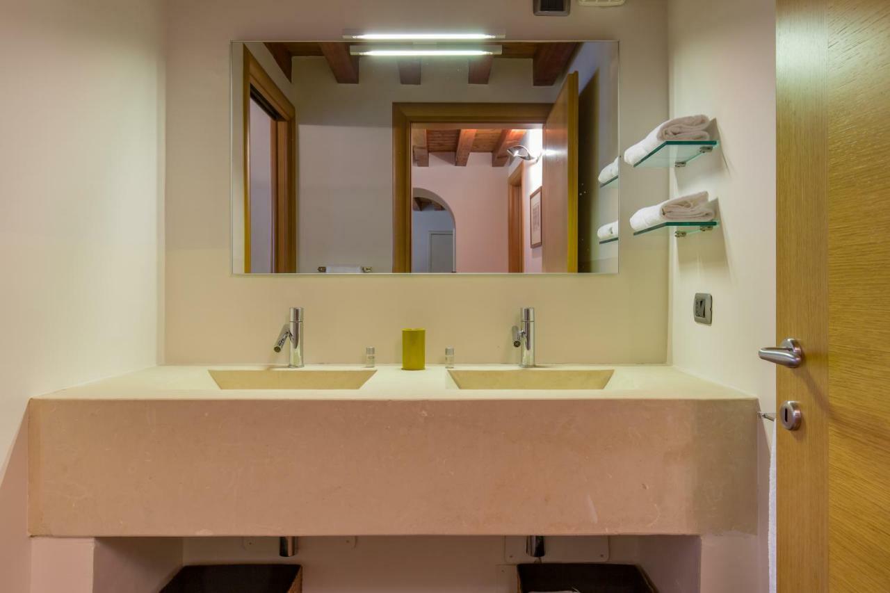 Downtown Apartment Verona Bagian luar foto